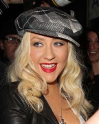 Кристина Агилера (Christina Aguilera) Attends The Linda Perry Show at The Roxy in Los Angeles, CA - April 21, 2011 - 12xHQ 784bff210988209