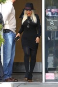 Кристина Агилера (Christina Aguilera) Leaving a Starbucks and heading to a film set in LA,April 12 - 10xHQ Ac1c28210988882