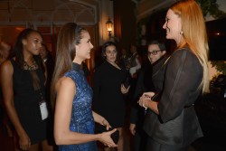 Nina Dobrev ニーナ・ドブレフ