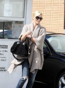 Шарлиз Терон (Charlize Theron) Shopping in West Hollywood March 7 2011 (30xHQ) 53bf3b217259199