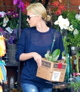 Шарлиз Терон (Charlize Theron) at Bristol Farms in Beverly Hills - May 28-2011 (26xHQ) 76afea217255138