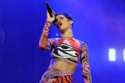 Рианна (Rihanna) performs at Crystall Hall in Baku Azerbaijan 6.10.2012 - 7xHQ Ee775e218615040