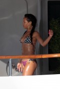 Рианна (Rihanna) на отдыхе в Ст.Тропе, 21.07.12 (19xHQ) D047b3218732552