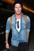 Дэвид Бекхэм (David Beckham) 2009-11-30 at LAX Airport - 4хHQ 338aca219222494