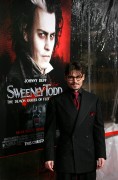 Джонни Депп (Johnny Depp) на премьере Sweeney Todd The Demon Barber of Fleet Street (19xHQ) 65a7fb223466904