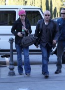 Бритни Спирс (Britney Spears) Made her way to the Commons shopping center in Calabasas January 4, 2011 (8xHQ) 492195223606357