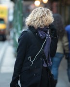 Мег Райан (Meg Ryan) Was spotted smiling and chatting in New York, 10.12.10 - 11xHQ D7f542223624387