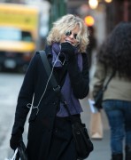 Мег Райан (Meg Ryan) Was spotted smiling and chatting in New York, 10.12.10 - 11xHQ Baac31223644091