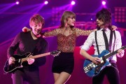 Тейлор Свифт (Taylor Swift) performs Onstage during KIIS FM's 2012, Live, 01.12.12 - 149xHQ A53904223669825