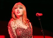 Тейлор Свифт (Taylor Swift) performs Onstage during KIIS FM's 2012, Live, 01.12.12 - 149xHQ 51c042223671635
