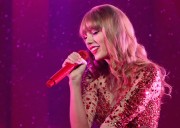 Тейлор Свифт (Taylor Swift) performs Onstage during KIIS FM's 2012, Live, 01.12.12 - 149xHQ 58c0de223670222
