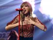Тейлор Свифт (Taylor Swift) performs Onstage during KIIS FM's 2012, Live, 01.12.12 - 149xHQ 82e173223677084