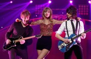 Тейлор Свифт (Taylor Swift) performs Onstage during KIIS FM's 2012, Live, 01.12.12 - 149xHQ Dfb986223670102