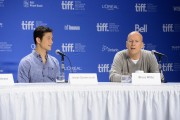 Брюс Уиллис / Bruce Willis - Looper Press Conference @ Toronto International Film Festival, 06.09.12 (27xHQ 3b7a2e236634795