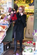 Джери Холливелл (Geri Halliwell) 2013-02-14 buying roses in London (24xHQ) 3f9ff2237724718