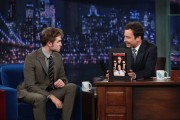 Роберт Паттинсон (Robert Pattinson) Late Night With Jimmy Fallon, 08.11.12 (36xHQ) D95821237771623