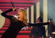 Тейлор Свифт (Taylor Swift) 2013-02-21 performs on the Graham Norton Show in London - 7хHQ 92b968243600051