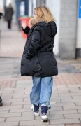 Джери Холливелл (Geri Halliwell) seen out on the morning school run in London, 18.03.13 (13xHQ) 8170d4245005110