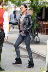 Michelle Rodriguez Listening Music in the Street 07-07-2013 LQ x12.