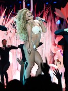 Лэди Гага (Lady Gaga) 2013-08-25 MTV Video Music Awards Performance  Audience (51xHQ) 29ef0f276264914