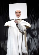 Лэди Гага (Lady Gaga) 2013-08-25 MTV Video Music Awards Performance  Audience (51xHQ) 573aab276263530