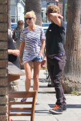 Gwyneth Paltrow - Out and about in Los Angeles - September 15th, 2013 (21x)
