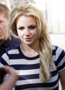Бритни Спирс (Britney Spears) Makes her way to the car in Burbank,13.01.11 - 5хHQ 41020d279474440