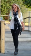 Бритни Спирс (Britney Spears) Visits Starbucks in Hollywood - 03.12.12 - 13хНQ 3e3327280078369