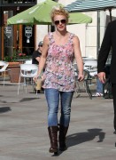 Бритни Спирс (Britney Spears) out for Coffee at Starbucks in Calabasas (October 27 2010) - 22хHQ 306d91282743830