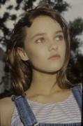 Ванесса Паради (Vanessa Paradis) Araldo di Crollalanza shoot - 2xHQ A82717284059146