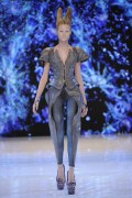 Alexander McQueen - Paris SS10 Fashion Show - 260xHQ 4fe56b285396194