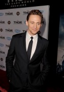 Том Хиддлстон (Tom Hiddleston) на премьере фильма Тор Царство тьмы в Америке, 04.11.13 - 39xHQ 45c271286982005