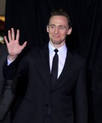 Том Хиддлстон (Tom Hiddleston) на премьере фильма Тор Царство тьмы в Америке, 04.11.13 - 39xHQ A7e2d4286981943