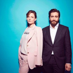 Джейк Джиллинхолл, Ребекка Фергюсон (Jake Gyllenhaal, Rebecca Ferguson) 'Life' Bild Interview Portraits (2017) - 2xMQ B2fbb2552068103