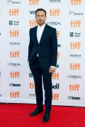 Райан Гослинг, Эмма Стоун (Emma Stone, Ryan Gosling) 'La La Land' premiere, Toronto (September 12, 2016) - 99xНQ 241fd7552223225