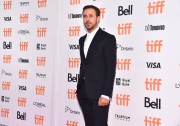 Райан Гослинг, Эмма Стоун (Emma Stone, Ryan Gosling) 'La La Land' premiere, Toronto (September 12, 2016) - 99xНQ 782ef7552225410