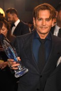 Джонни Депп (Johnny Depp) 43rd Annual People's Choice Awards, 18.01.2017 (109xHQ) B33e4c552227381