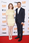 Райан Гослинг, Эмма Стоун (Emma Stone, Ryan Gosling) 'La La Land' premiere, Toronto (September 12, 2016) - 99xНQ Cf7f40552225831