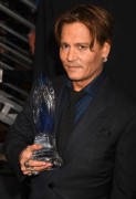 Джонни Депп (Johnny Depp) 43rd Annual People's Choice Awards, 18.01.2017 (109xHQ) 1d1483552230223