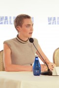 Кара Делевинь (Cara Delevingne) 'Valerian and the City of a Thousand Planets' Press Conference (Four Seasons Hotel, California, June 30, 2017) 74f3f4556135693
