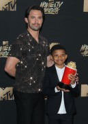 Майло Вентимилья (Milo Ventimiglia) MTV Movie And TV Awards in Los Angeles, 07.05.2017 (66хHQ) 7bb6b1558929353