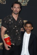 Майло Вентимилья (Milo Ventimiglia) MTV Movie And TV Awards in Los Angeles, 07.05.2017 (66хHQ) 2f6333558932223